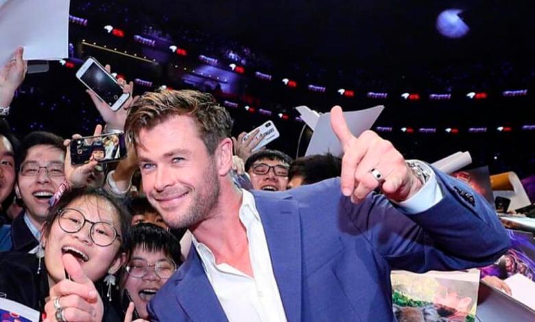 Chris Hemsworth con lo fans de Avengers