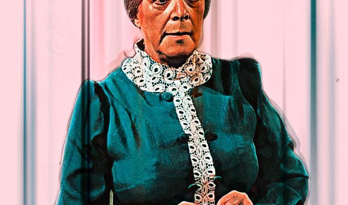 Angelines Fernández como la Bruja del 71