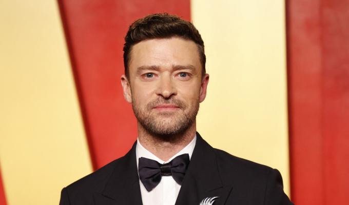 Justin Timberlake vestido de gala