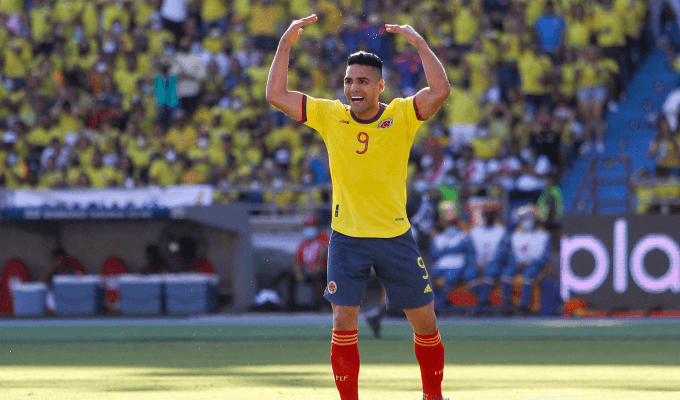 Radamel Falcao García con la camisa de la Selección Colombia