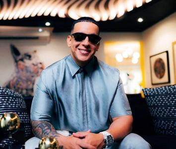 Daddy Yankee en una lujosa habitación