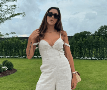 Daniela Ospina posando con vestido blanco