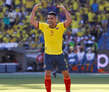 Radamel Falcao García con la camisa de la Selección Colombia